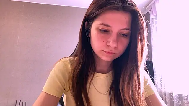 LunnaBliss online show from April 18, 2026, 8:07 am