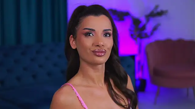 NaughtyChloeee online show from April 18, 2026, 6:01 pm