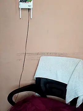 indianstrawberrylips4u online show from April 14, 2026, 5:24 am