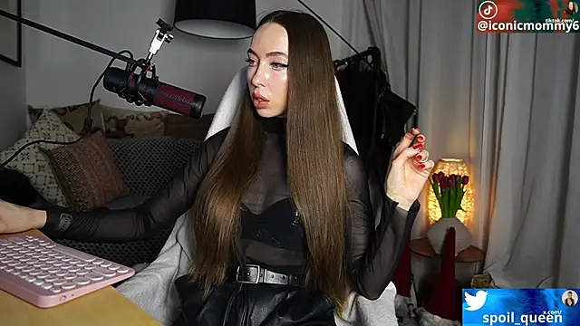 supreme dominatrix online show from January 7, 2026, 9:39 pm