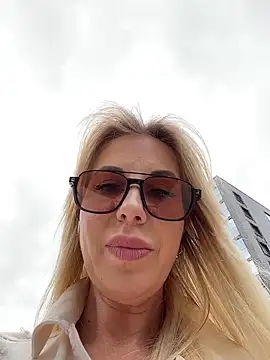 Snapshot of LisaMurr chatting on June 2, 2026, 12:29 pm LisaMurr online show from June 2, 2026, 12:29 pm