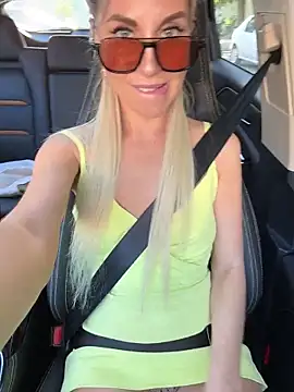 Snapshot of LisaMurr chatting on June 3, 2026, 2:33 pm LisaMurr online show from June 3, 2026, 2:33 pm