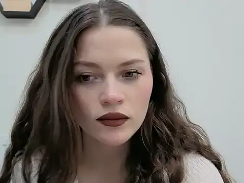 Avelinehowo uwu online show from March 28, 2026, 1:43 pm