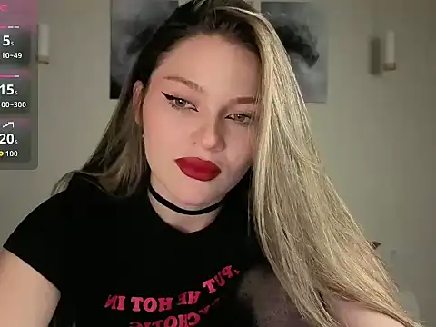 Avelinehowo uwu online show from July 31, 2026, 7:02 pm