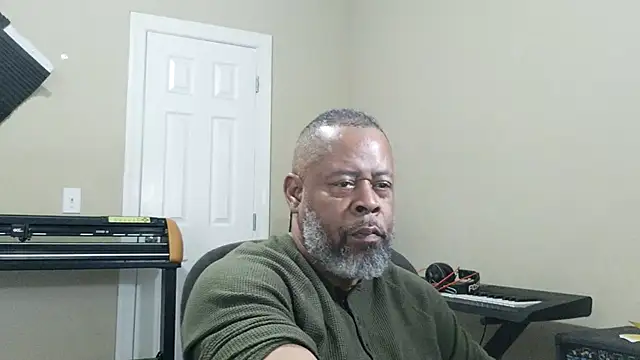 Cleozevo1961 online show from March 10, 2026, 4:45 pm