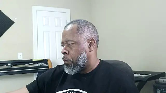 Cleozevo1961 online show from March 27, 2026, 4:07 pm