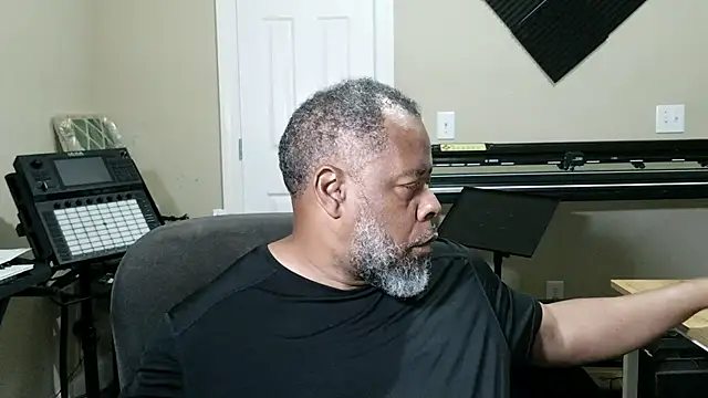 Cleozevo1961 online show from June 27, 2026, 2:49 am