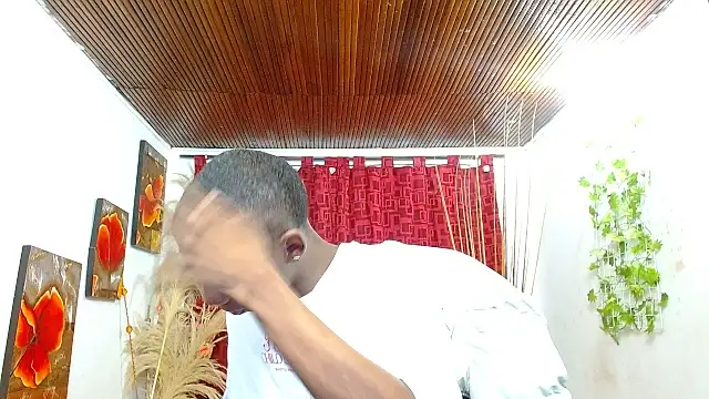 Snapshot of milo018 chatting on February 25, 2026, 9:13 pm milo018 online show from February 25, 2026, 9:13 pm