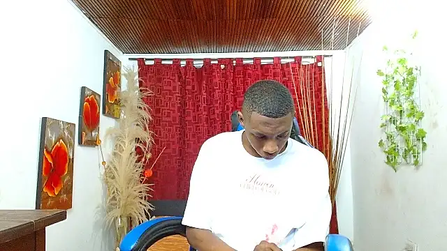 Snapshot of milo018 chatting on March 4, 2026, 9:21 pm milo018 online show from March 4, 2026, 9:21 pm