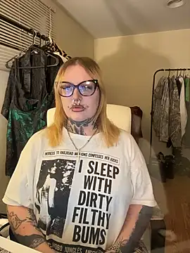 Snapshot of grindhouseho chatting on March 5, 2026, 4:41 am grindhouseho online show from March 5, 2026, 4:41 am