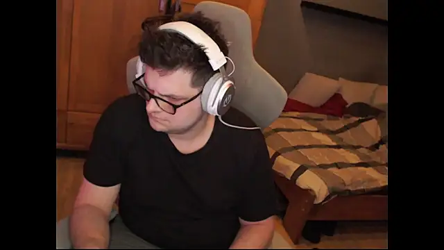 Whyteshadow4235 online show from February 23, 2026, 7:11 pm