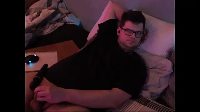 Whyteshadow4235 online show from March 1, 2026, 8:00 pm