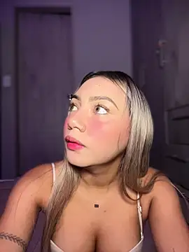 Dulce Sofi  online show from March 20, 2026, 8:14 pm