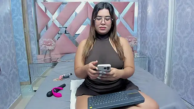 Snapshot of liz_ariza4u chatting on April 1, 2026, 3:29 am liz ariza4u online show from April 1, 2026, 3:29 am