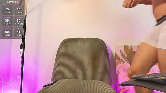 Eliassalvatore  online show from July 28, 2026, 1:32 pm