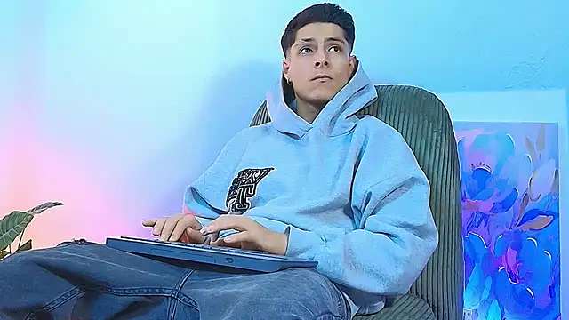 Eliassalvatore  online show from August 5, 2026, 3:04 pm