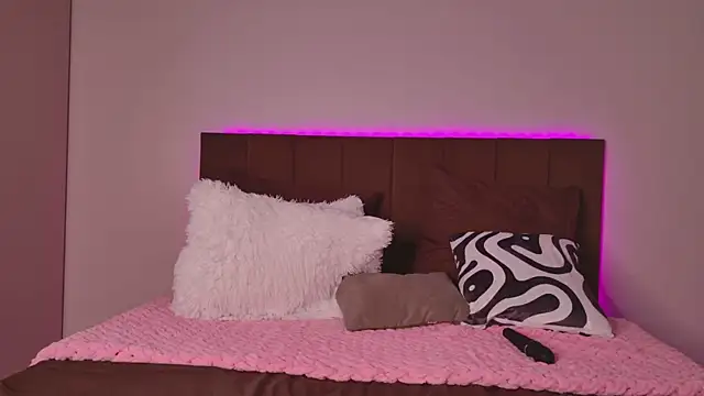 Born to Blow  online show from March 3, 2026, 3:23 am