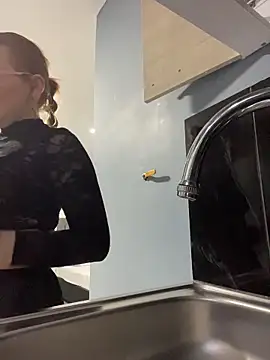 Snapshot of Laurap1 chatting on March 14, 2026, 4:51 am Laurap1 online show from March 14, 2026, 4:51 am