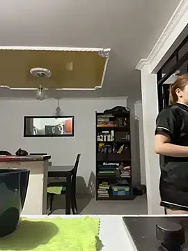 Snapshot of Laurap1 chatting on March 31, 2026, 9:43 am Laurap1 online show from March 31, 2026, 9:43 am