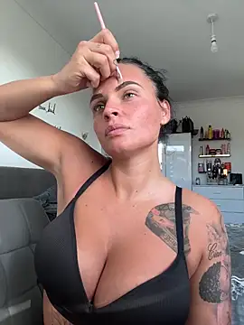 Destinylovex online show from April 18, 2026, 7:56 am