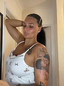 Snapshot of Destinylovex chatting on June 6, 2026, 7:51 pm Destinylovex online show from June 6, 2026, 7:51 pm