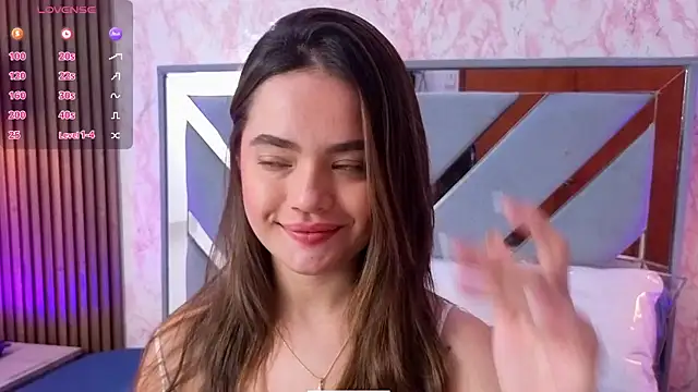 LittleeSara18 online show from April 12, 2026, 11:15 am