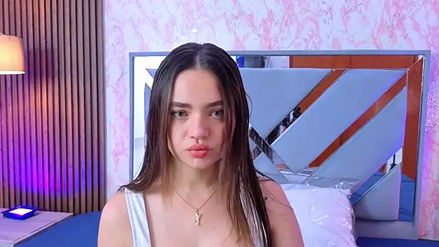 Snapshot of LittleeSara18 chatting on May 1, 2026, 11:15 am LittleeSara18 online show from May 1, 2026, 11:15 am
