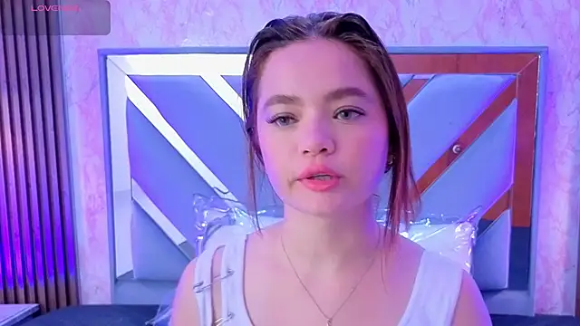 Snapshot of LittleeSara18 chatting on June 6, 2026, 11:04 am LittleeSara18 online show from June 6, 2026, 11:04 am