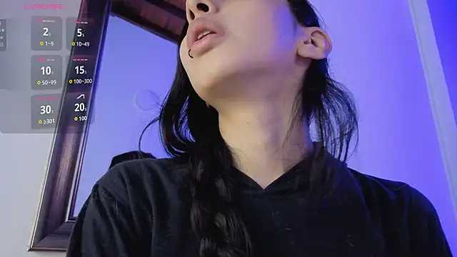 chloe bluee  online show from March 25, 2026, 11:16 am