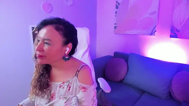 Ivonne 4 online show from April 19, 2026, 2:05 pm