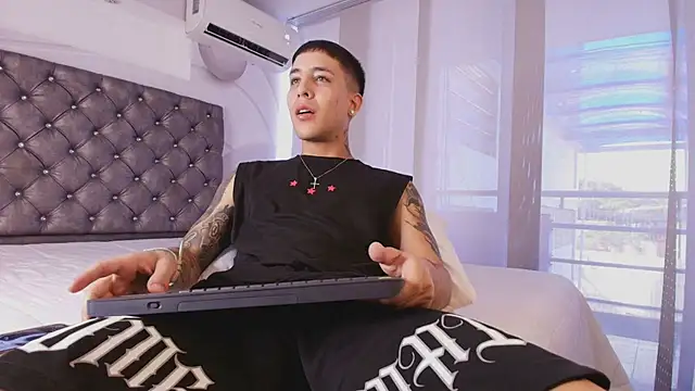 PapiLucca online show from March 3, 2026, 7:31 pm