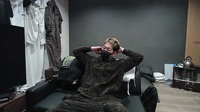 ryuaaaaa online show from April 14, 2026, 1:50 pm