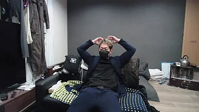 ryuaaaaa online show from April 22, 2026, 4:30 pm