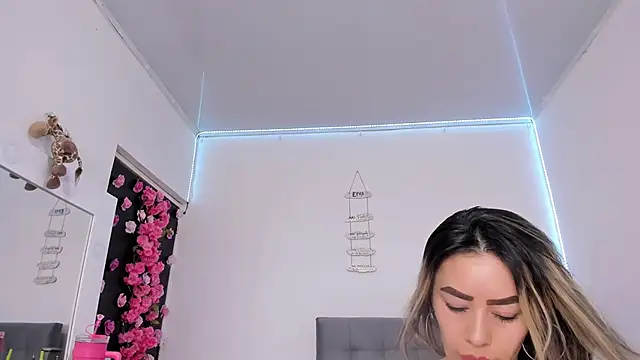 Ariana-Cobos online show from March 19, 2026, 9:52 pm