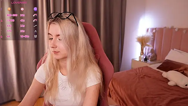 Snapshot of Aiko_Takana chatting on February 23, 2026, 12:35 pm Aiko Takana online show from February 23, 2026, 12:35 pm