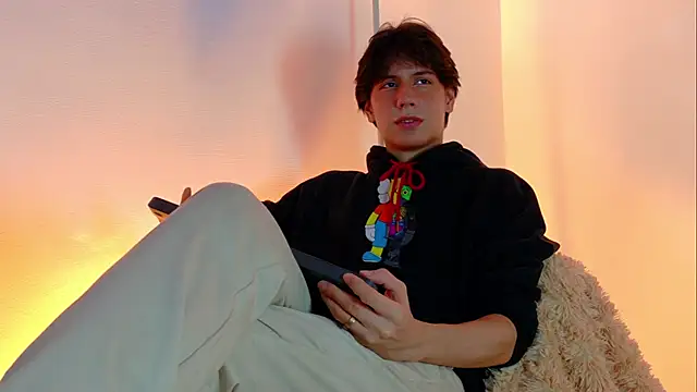 lui x dust online show from March 10, 2026, 4:28 am