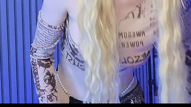 KarmaArms online show from April 18, 2026, 7:40 pm