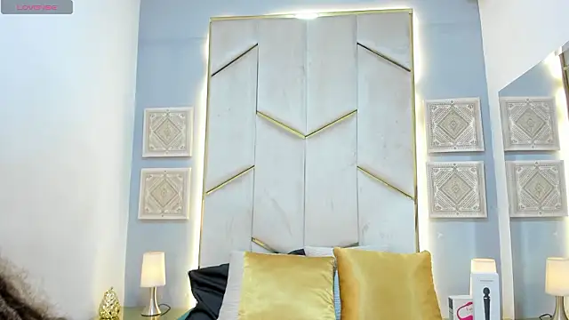 KarinaaCoxx online show from March 4, 2026, 12:44 pm