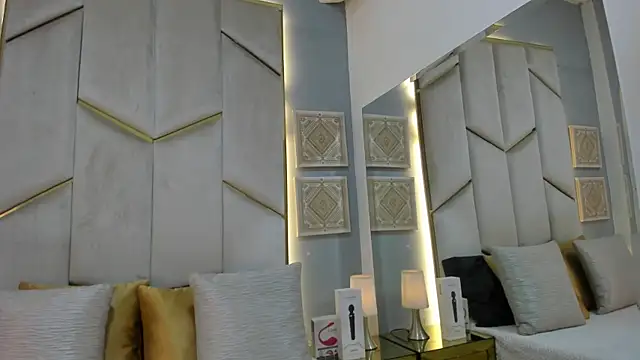 KarinaaCoxx online show from April 19, 2026, 12:37 pm