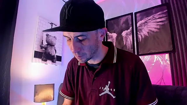 Milanwhite  online show from February 26, 2026, 11:42 am