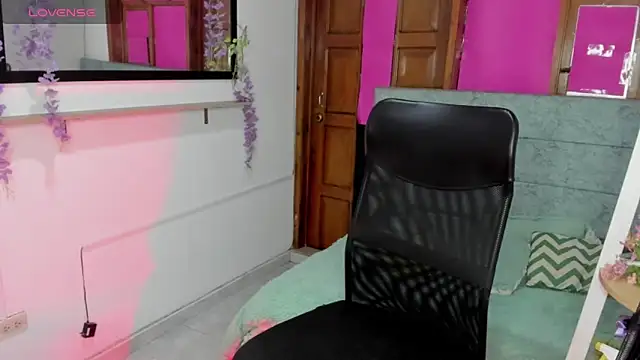 Aysha winxs online show from June 6, 2026, 3:22 am