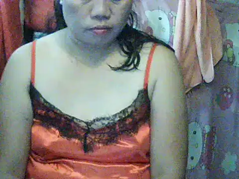 lovelypinay00 online show from June 12, 2026, 7:18 am