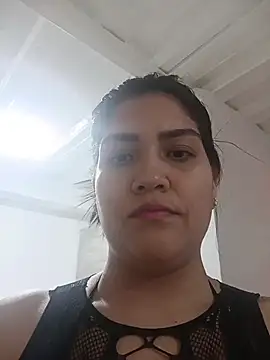 EmiliaVincenzo online show from February 25, 2026, 1:10 pm