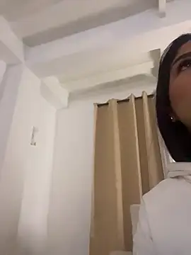 EmiliaVincenzo online show from March 13, 2026, 10:22 am