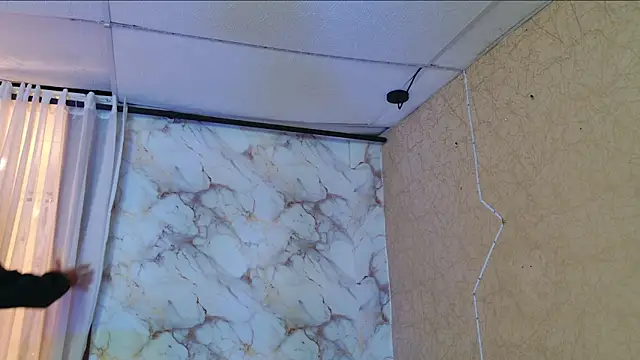 QueenSallyDesire online show from April 21, 2026, 3:13 am