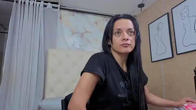 Snapshot of QueenSallyDesire chatting on June 13, 2026, 10:24 am QueenSallyDesire online show from June 13, 2026, 10:24 am