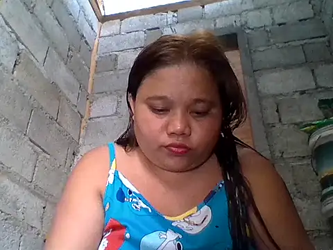 Snapshot of sweetlyn31 chatting on June 7, 2026, 12:15 am sweetlyn31 online show from June 7, 2026, 12:15 am