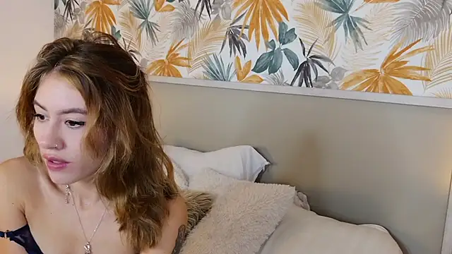 Snapshot of SuzannaMurr chatting on March 5, 2026, 8:43 am SuzannaMurr online show from March 5, 2026, 8:43 am