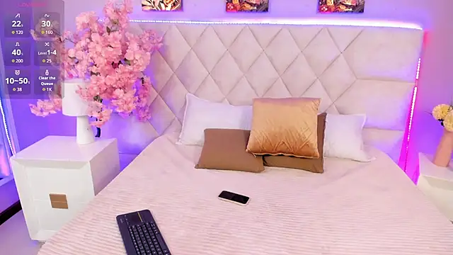 Bianca Monroe  online show from April 6, 2026, 8:32 pm