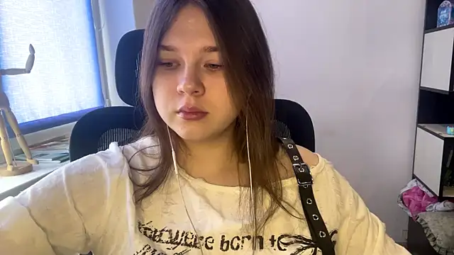 TomikoPfau online show from February 28, 2026, 7:42 am